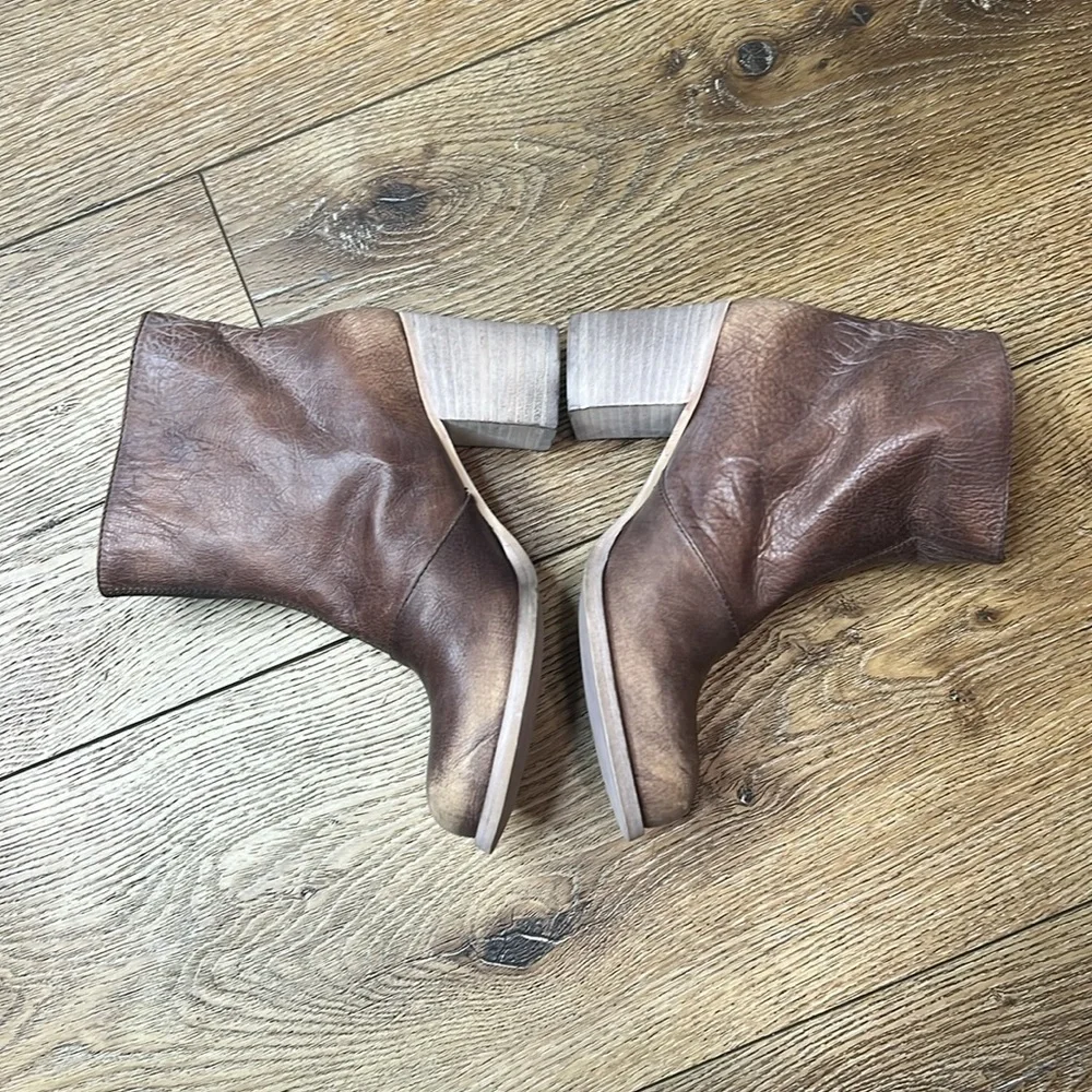 NWOB Cordani Distressed Brown Leather Ankle Boots Size 35/4.5-5US